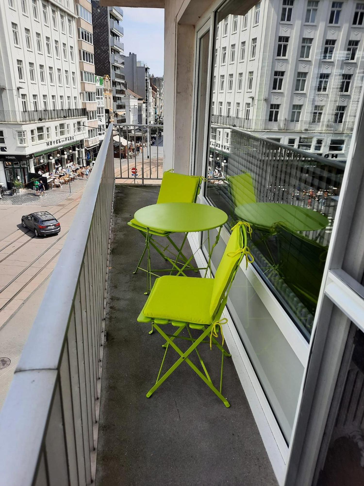 Lichtrijk En Comfortabel Hoekappartement Met Gratis Parking En Zeer Centraal Gelegen - Comme Chez Soi Ostende Exterior foto