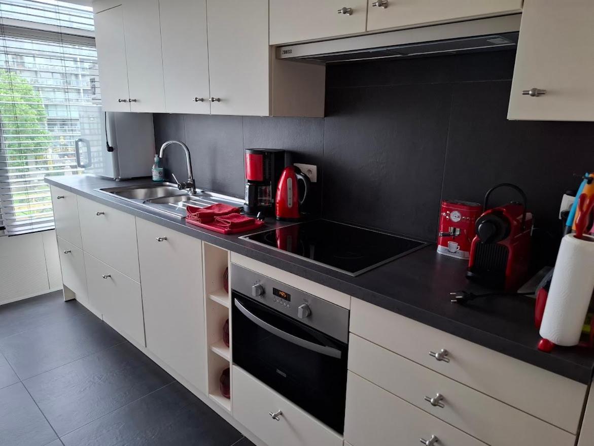 Lichtrijk En Comfortabel Hoekappartement Met Gratis Parking En Zeer Centraal Gelegen - Comme Chez Soi Ostende Exterior foto